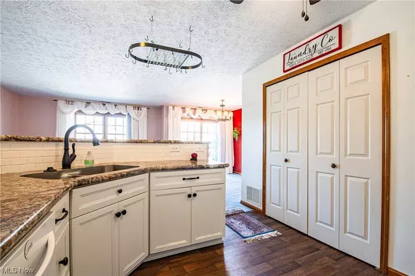 8528 Spencer CT, North Ridgeville, OH 44039