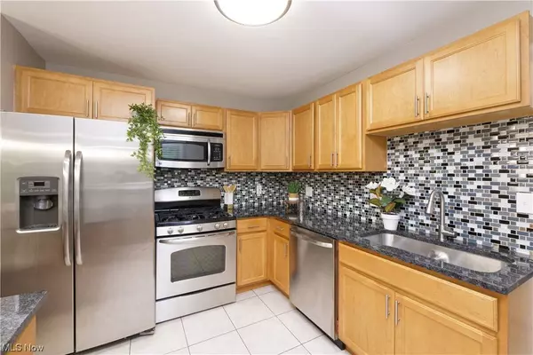 1168 Madrid DR, Akron, OH 44313