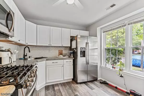 323 Constitution Cir, North Brunswick Twp., NJ 08902