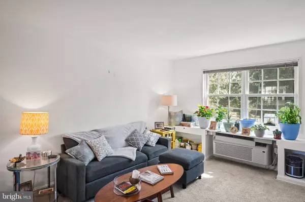 1636 W ABINGDON DR W #203, Alexandria, VA 22314