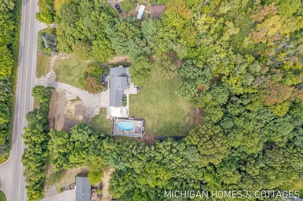 3861 64th Street, Holland, MI 49423