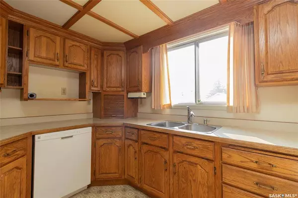 1306 6th AVENUE N, Saskatoon, SK S7K 2T8