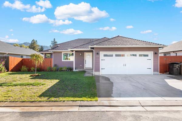 1787 Daffodil Ln, Grants Pass, OR 97526