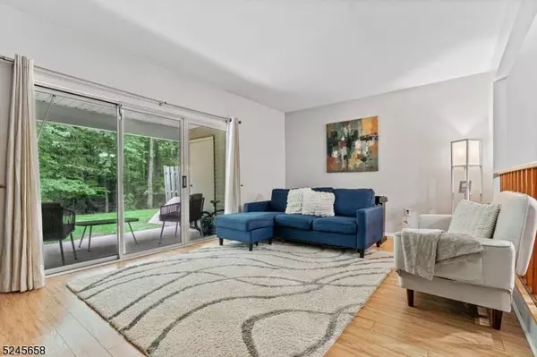 323 Constitution Cir, North Brunswick Twp., NJ 08902