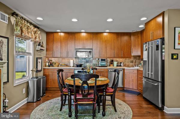 122 CARLTON AVE, Marlton, NJ 08053