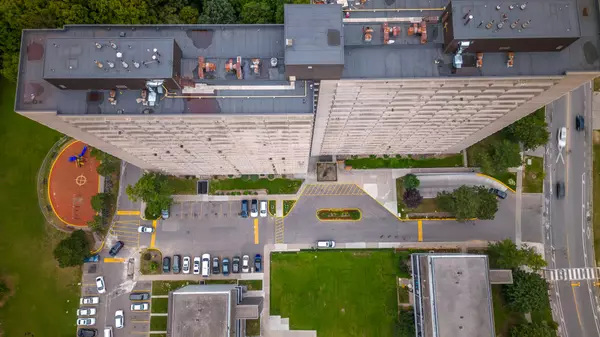 10 Sunny Glenway #912, Toronto, ON M3C 2Z3