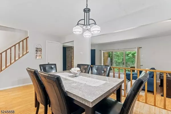 323 Constitution Cir, North Brunswick Twp., NJ 08902