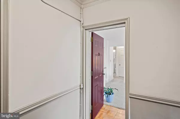 1636 W ABINGDON DR W #203, Alexandria, VA 22314