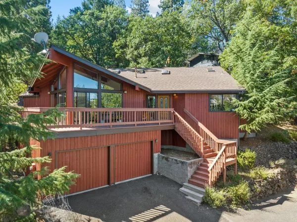 595 Weller Ln, Ashland, OR 97520