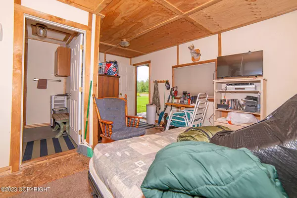 15639/1569 W Wiggler ST, Houston, AK 99623