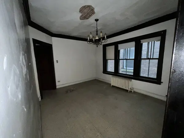 9025 S Muskegon Avenue, Chicago, IL 60617