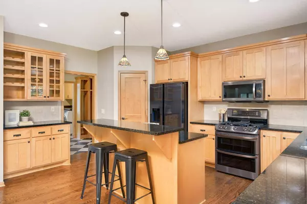 6568 W Laketowne DR, Albertville, MN 55301