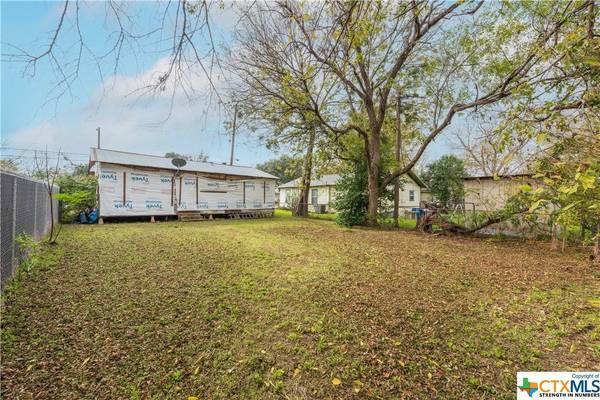 115 E Watkins ST, Luling, TX 78648