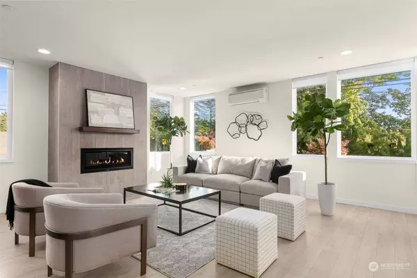 11518 NE 87th ST #B, Kirkland, WA 98033