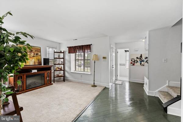 17 LINDEN DR, Blackwood, NJ 08012