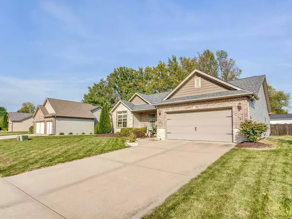 2608 Iron Horse DR, Maryville, IL 62062