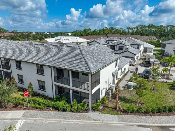 5639 N HONORE AVE #221, Sarasota, FL 34243