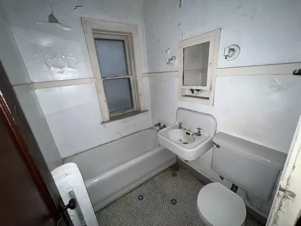 9025 S Muskegon AVE, Chicago, IL 60617