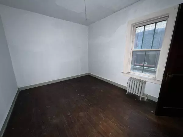 9025 S Muskegon AVE, Chicago, IL 60617