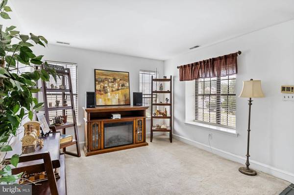 17 LINDEN DR, Blackwood, NJ 08012