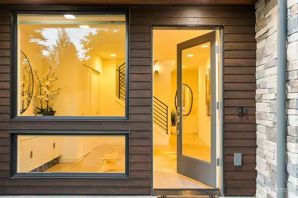 11518 NE 87th ST #B, Kirkland, WA 98033