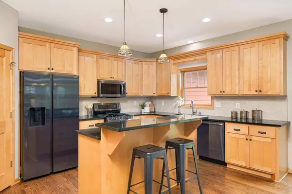 6568 W Laketowne DR, Albertville, MN 55301