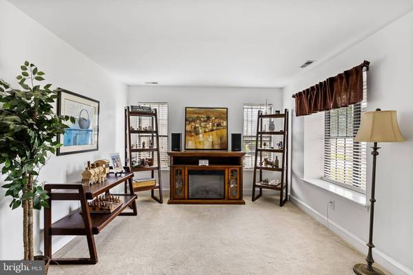 17 LINDEN DR, Blackwood, NJ 08012