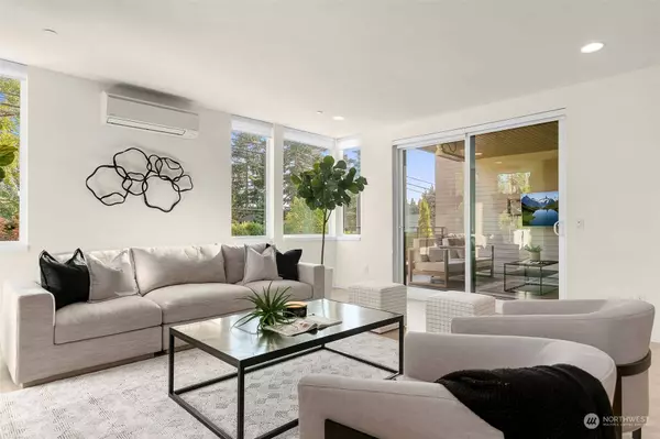 11518 NE 87th ST #B, Kirkland, WA 98033