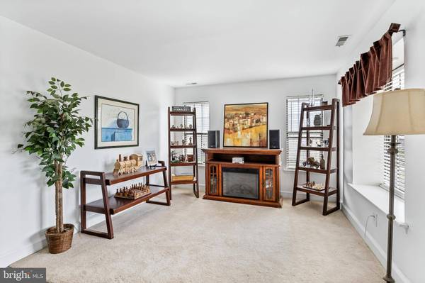 17 LINDEN DR, Blackwood, NJ 08012