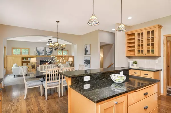 6568 W Laketowne DR, Albertville, MN 55301