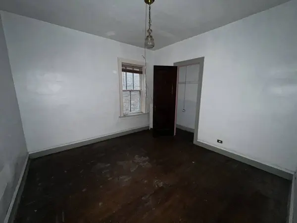 9025 S Muskegon Avenue, Chicago, IL 60617