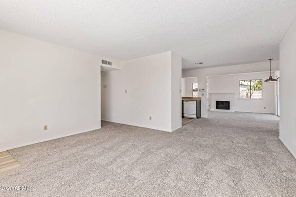 530 W POSADA Avenue, Mesa, AZ 85210