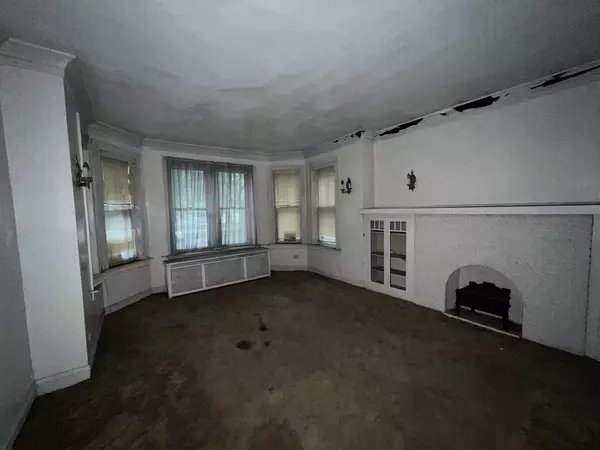 9025 S Muskegon AVE, Chicago, IL 60617