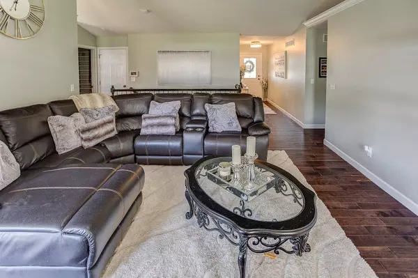 2608 Iron Horse DR, Maryville, IL 62062