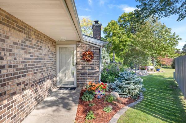 1980 Juneau LN N, Plymouth, MN 55447