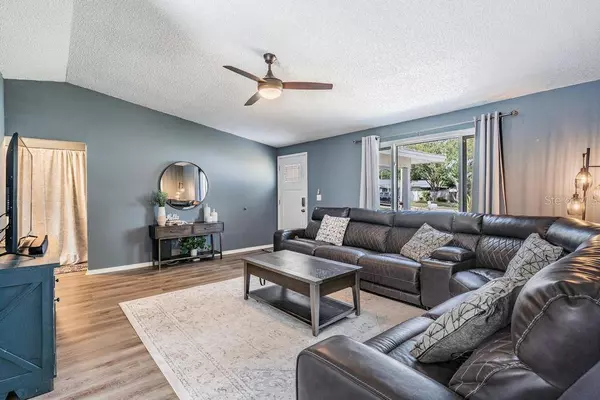 1215 HAWLEY CT, Valrico, FL 33594