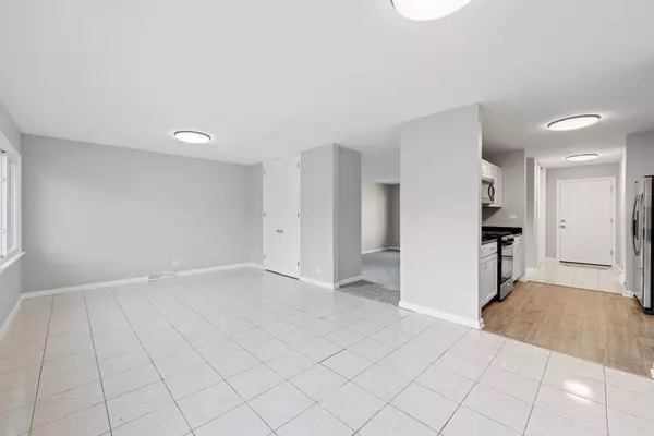 295 Diamond Head Drive, Des Plaines, IL 60018