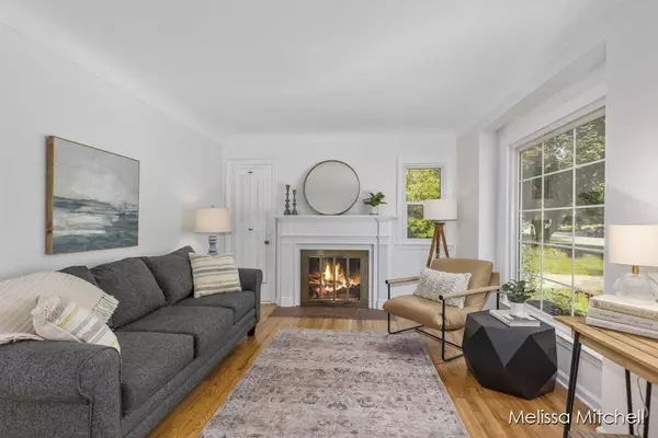 2046 Tenway SE Drive, East Grand Rapids, MI 49506