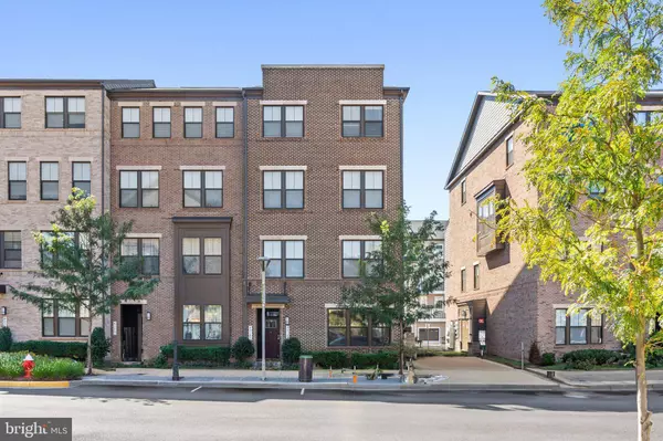 45145 KINCORA DR, Sterling, VA 20166