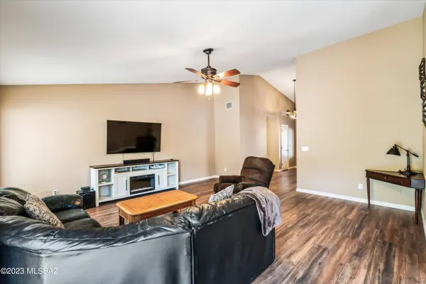 8009 S Lennox Lane, Tucson, AZ 85747