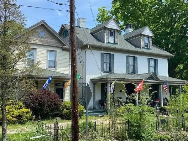 105 County Street, Greensboro, PA 15338