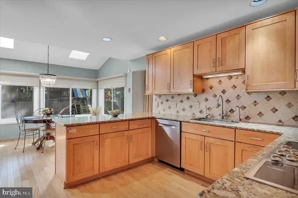 6 NOLEN CIR, Voorhees, NJ 08043