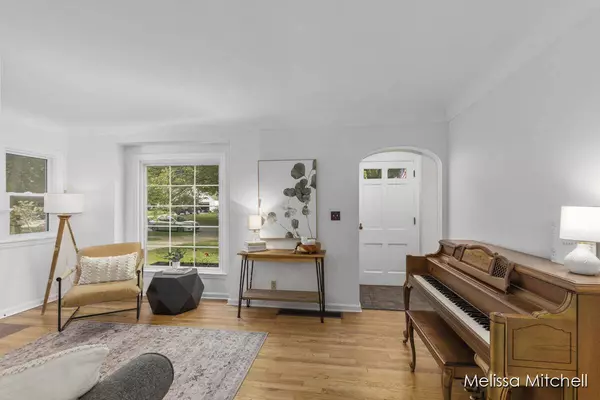 2046 Tenway SE Drive, East Grand Rapids, MI 49506