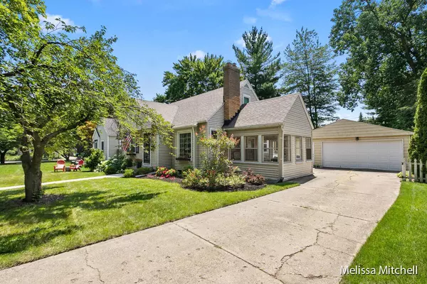 2046 Tenway SE Drive, East Grand Rapids, MI 49506