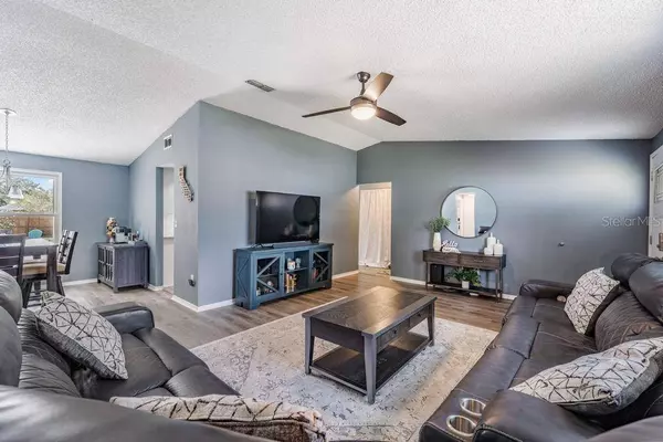 1215 HAWLEY CT, Valrico, FL 33594