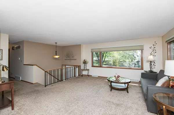 1643 Wilshire DR NE, Rochester, MN 55906