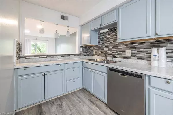 3745 Heathrow DR, Winston Salem, NC 27127