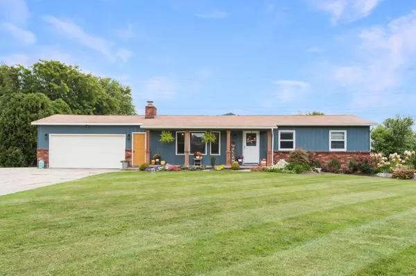 607 Country Lane NW Drive, Grand Rapids, MI 49544