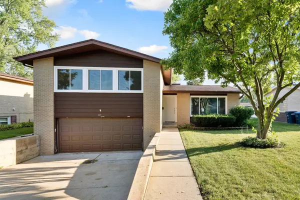 295 Diamond Head Drive, Des Plaines, IL 60018