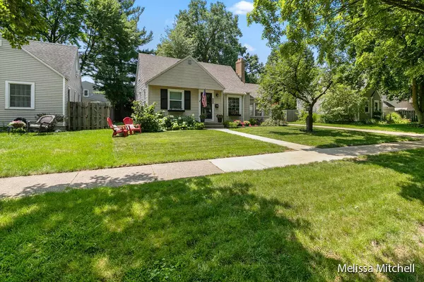 2046 Tenway SE Drive, East Grand Rapids, MI 49506